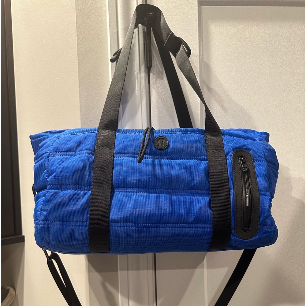 Lululemon Dash All Day Duffel Gym Bag Wild Bluebell 20L Medium EUC